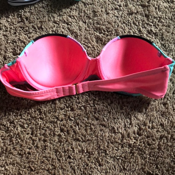 Victoria’s Secret bikini top - Picture 2 of 3
